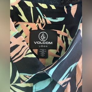 Volcom youth large bleeding leaf short sleeved shirt in black